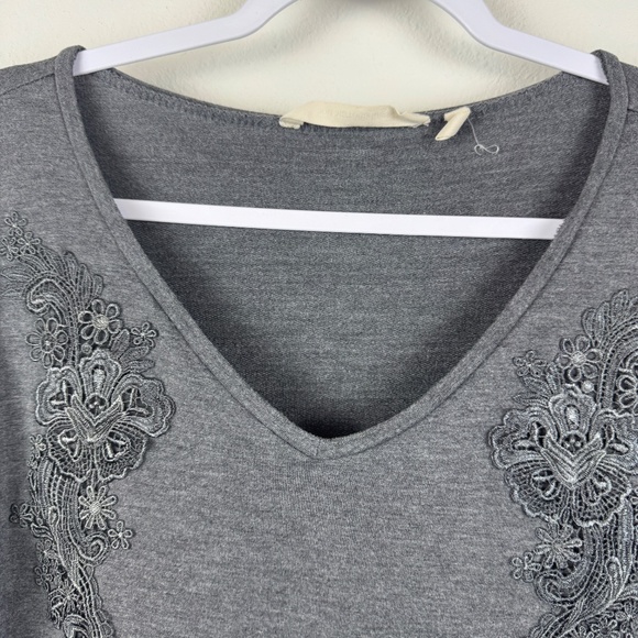 SOFT SURROUNDINGS V Neck Gray Top Shirt with Embellished Lace / Size Small - Picture 5 of 13